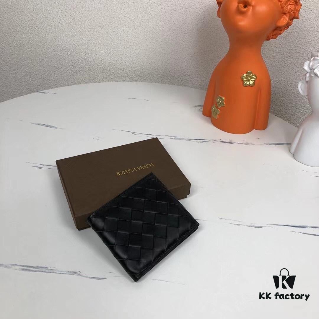 Bv🦋 Woven Short Wallet Made from Top-Grade Imported Wax Cowhide, Handcrafted with Fine Weaving, Elegant and Minimalist Design, Excellent Craftsmanship, Features 8 Card Slots ✅