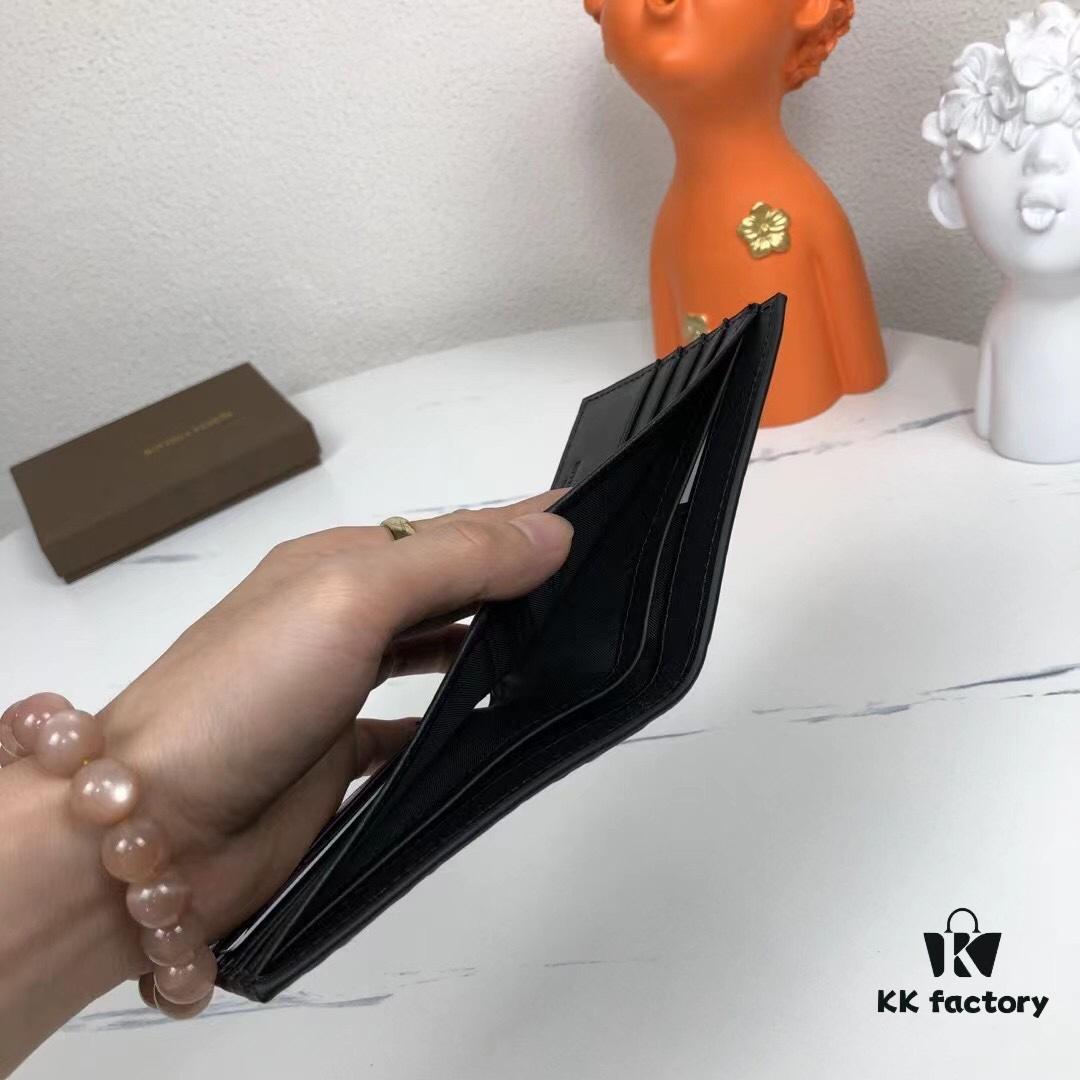 Bv🦋 Woven Short Wallet Made from Top-Grade Imported Wax Cowhide, Handcrafted with Fine Weaving, Elegant and Minimalist Design, Excellent Craftsmanship, Features 8 Card Slots ✅