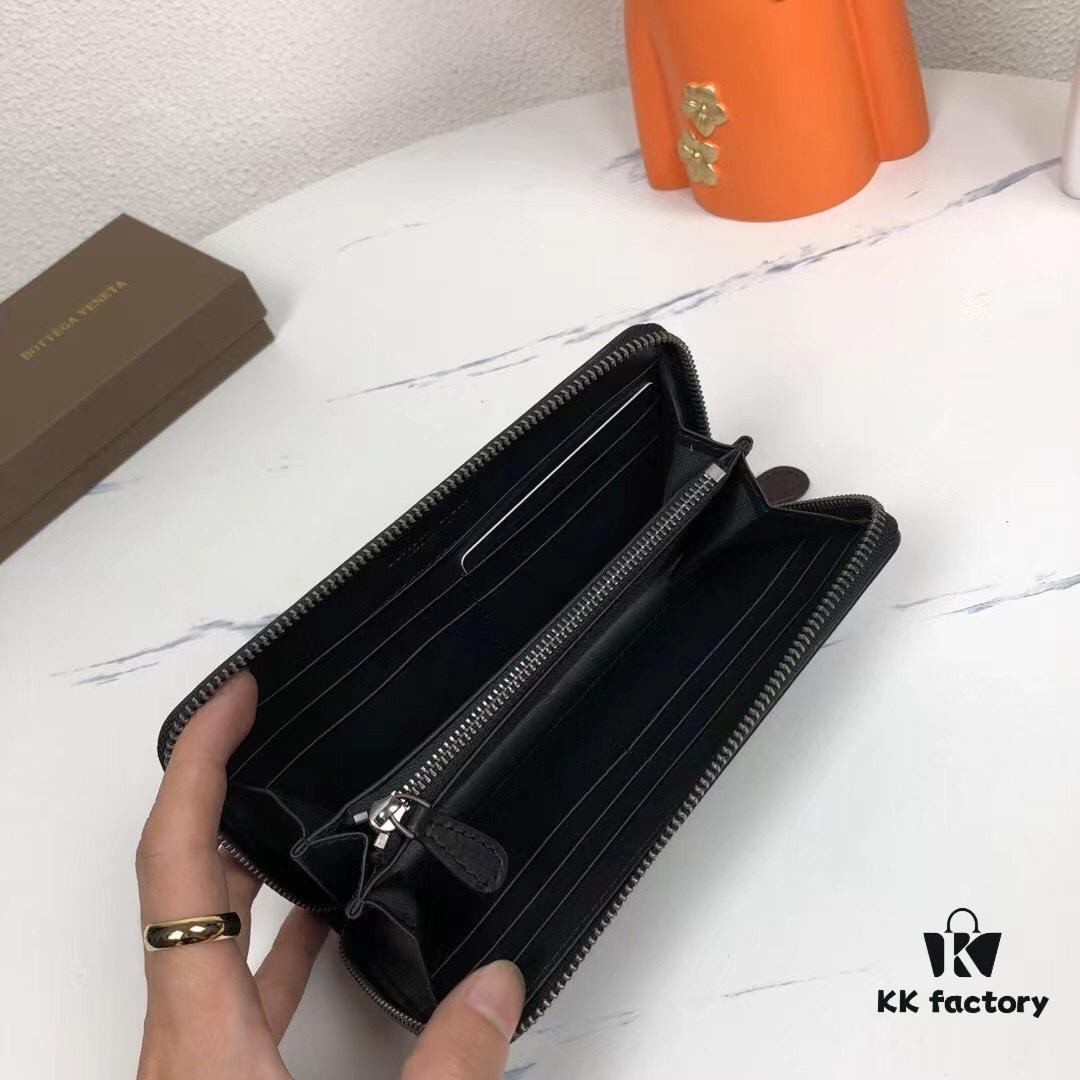 Bottega Veneta Wallet in Black Wax-Treated Calfskin - Style No. 1256 (Medium Braid)