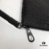 Small Size with Box - BV Men's Handbag 😱 Crafted with Traditional Techniques 💪🏻 Premium Waxed Cowhide Leather, Handwoven 🤠 Multi-functional Design – Can Be Used as Wallet or Clutch 🌟 Minimalist Style, Fully Braided Body, Practical Handle, Secret Pocket with Zipper at Opening, Interior Zippered Compartment 🎓 Size: 25*17*1 cm