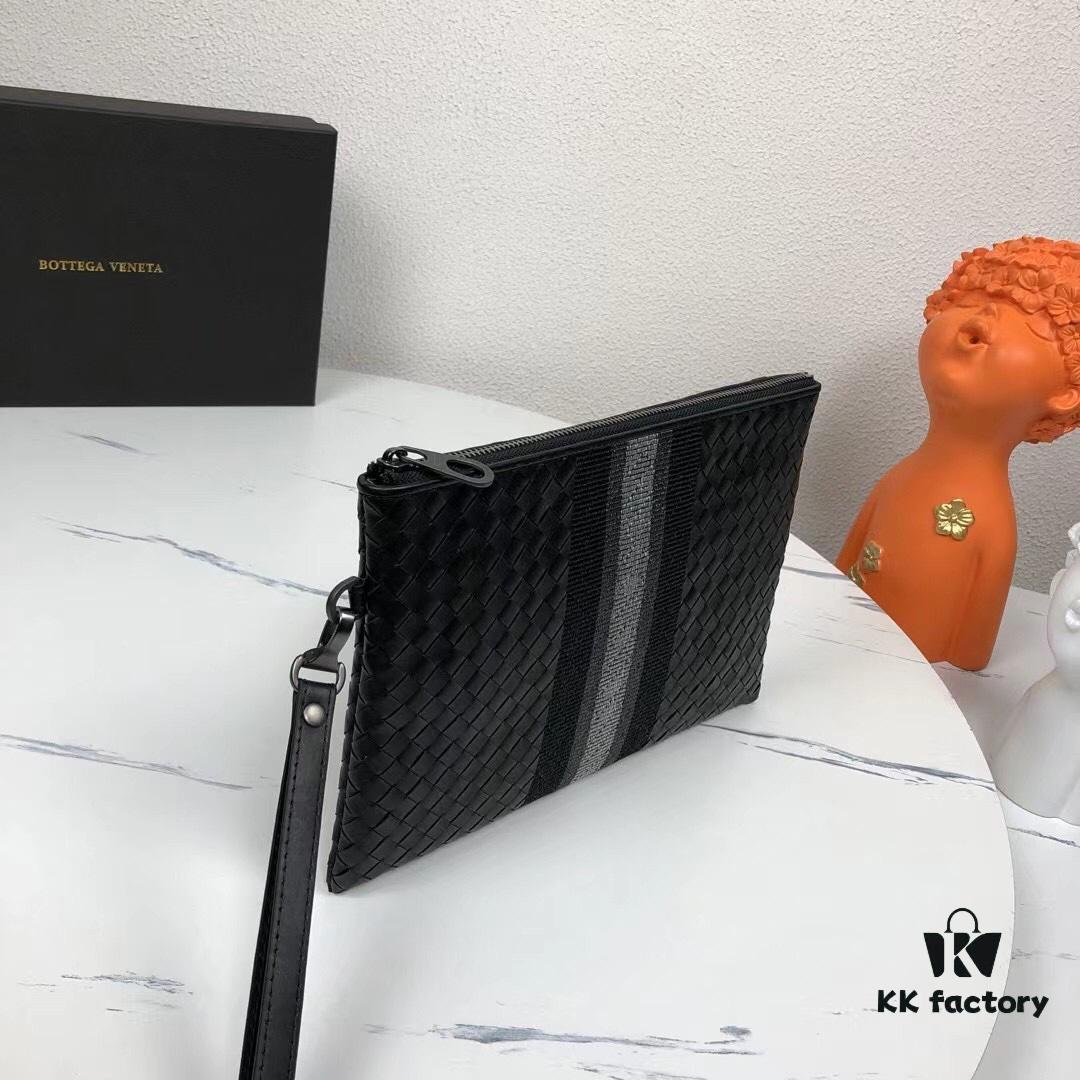 Box Included] BV Italian Luxury Brand, Precious Due to Intricate Leatherwork That Represents a Time-Intensive, Artisanal Masterpiece