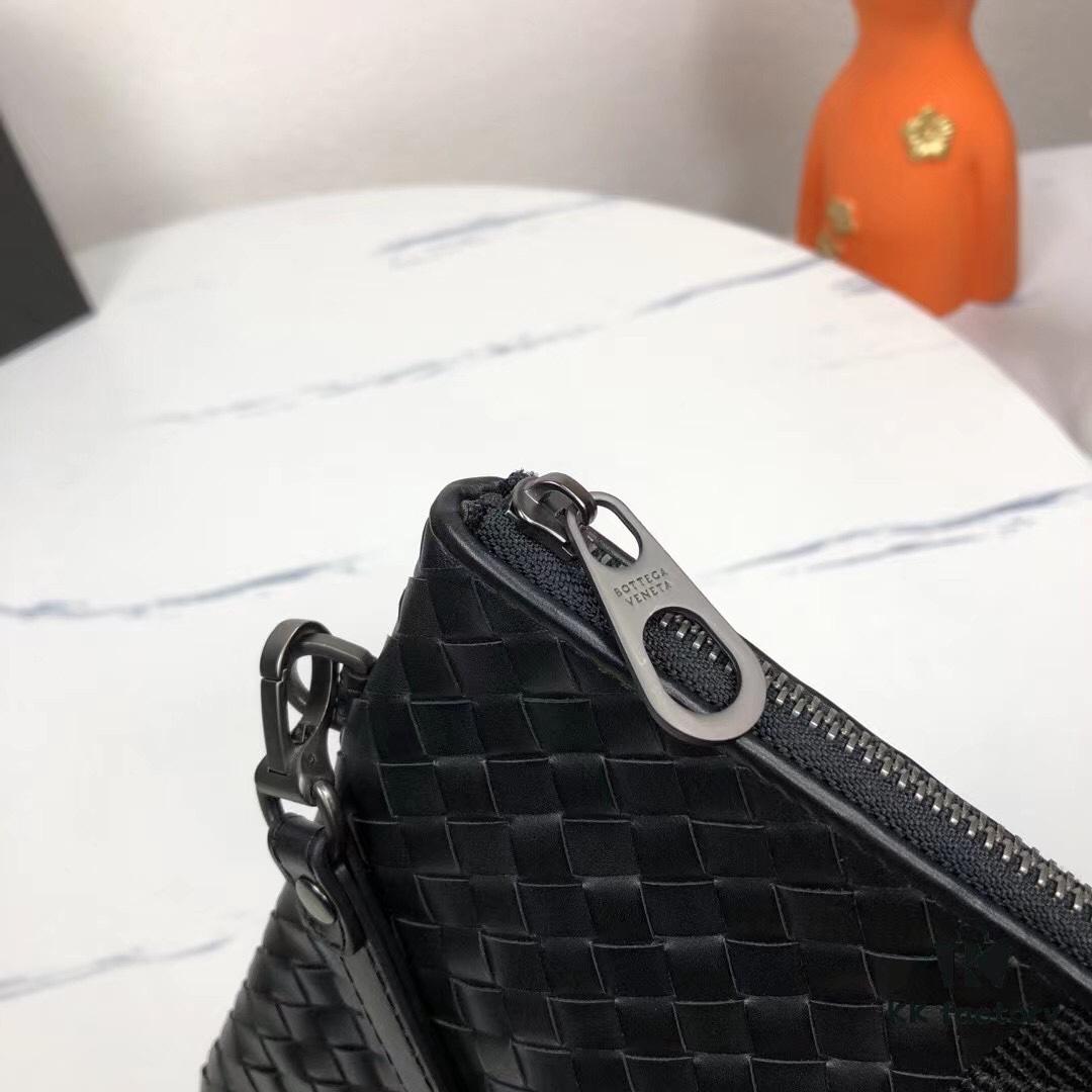 Box Included] BV Italian Luxury Brand, Precious Due to Intricate Leatherwork That Represents a Time-Intensive, Artisanal Masterpiece