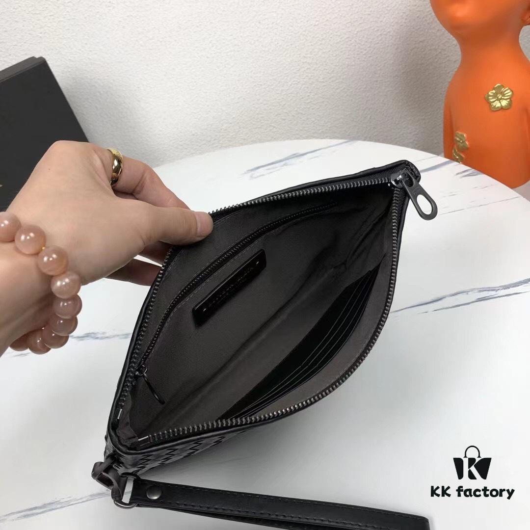 Box Included] BV Italian Luxury Brand, Precious Due to Intricate Leatherwork That Represents a Time-Intensive, Artisanal Masterpiece