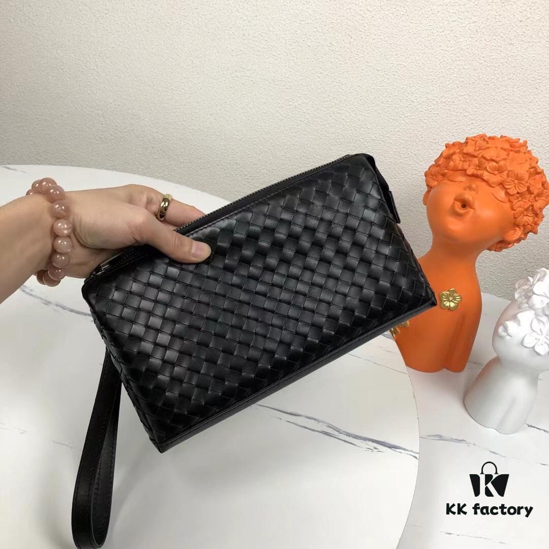 BV 💝💝 Top-Quality Waxed Cowhide, Unique Design, Exquisite Craftsmanship, Ultimate in Fashion and Elegance