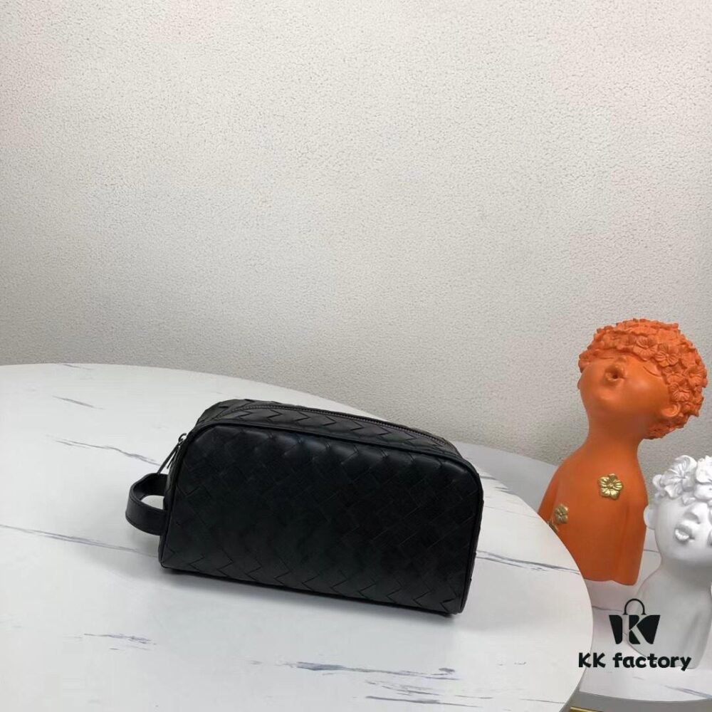 BV Pillow Handbag, Stylish and Handsome, Made with Imported Waxed Cowhide, Fully Hand-Woven, Gray Lining