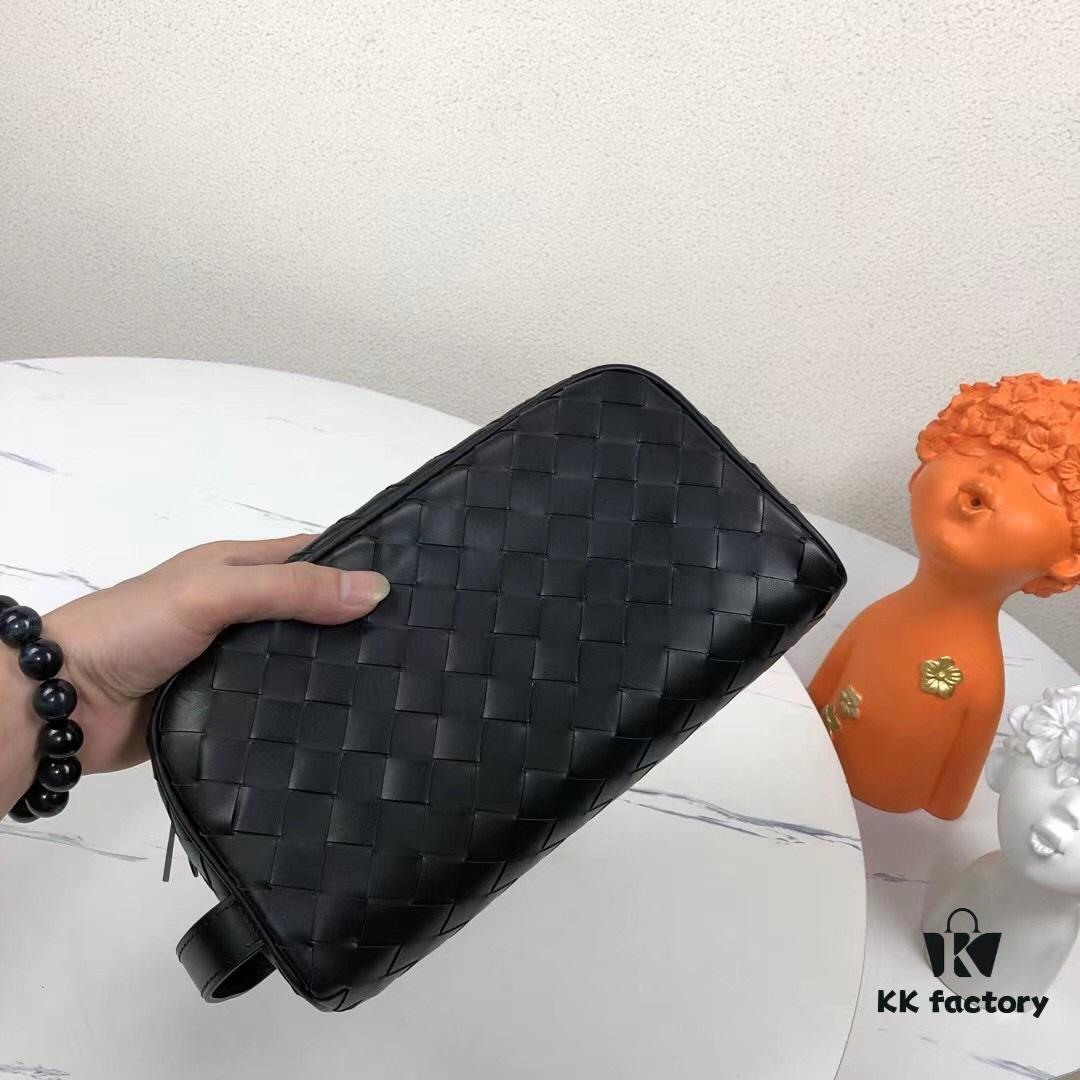 BV Pillow Handbag, Stylish and Handsome, Made with Imported Waxed Cowhide, Fully Hand-Woven, Gray Lining