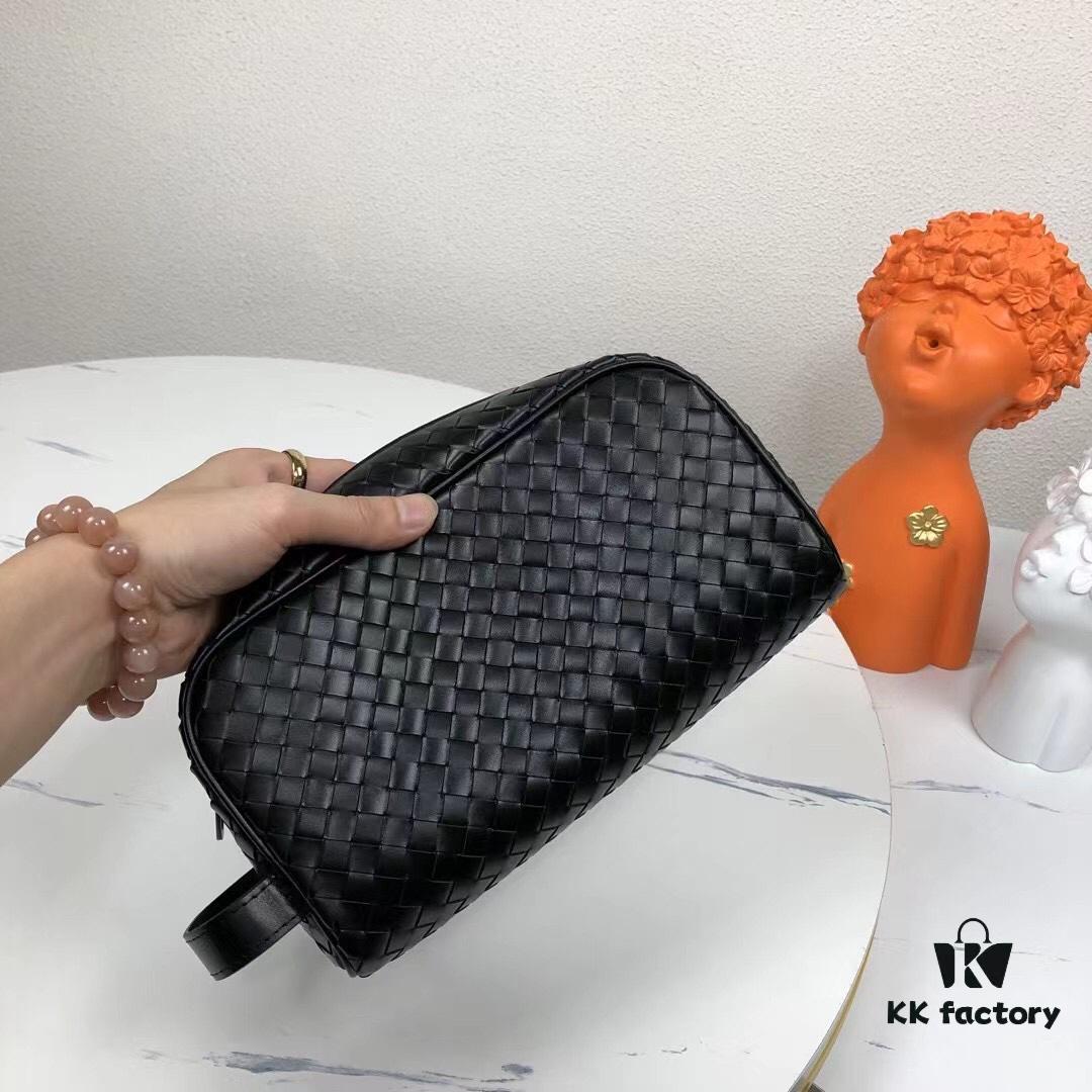 BV Pillow Handbag Simple and Stylish Made with Imported Wax-Coated Cowhide Handwoven with Gray Lining