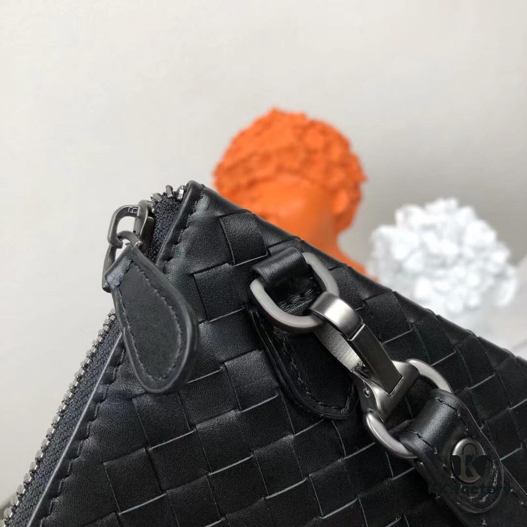 Small Size with Box BV Men's Hand Purse 😱 Traditional Craftsmanship 💪🏻 Premium Waxed Cowhide Leather, Handwoven 🤠 Can Be Used as Wallet or Hand Purse, Minimalist Design, Fully Braided Body, Practical Handle, Secret Pocket with Zipper, Interior Zipper Compartment 🎓 Model: 9916-2#, Color: Black, Size: 24*15*2cm