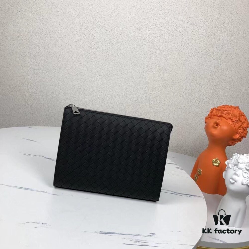 New Woven Vertical Clutch Bag, Featuring BV-Inspired Braided Design, Minimalist and Elegant, Made of Soft Cowhide Leather