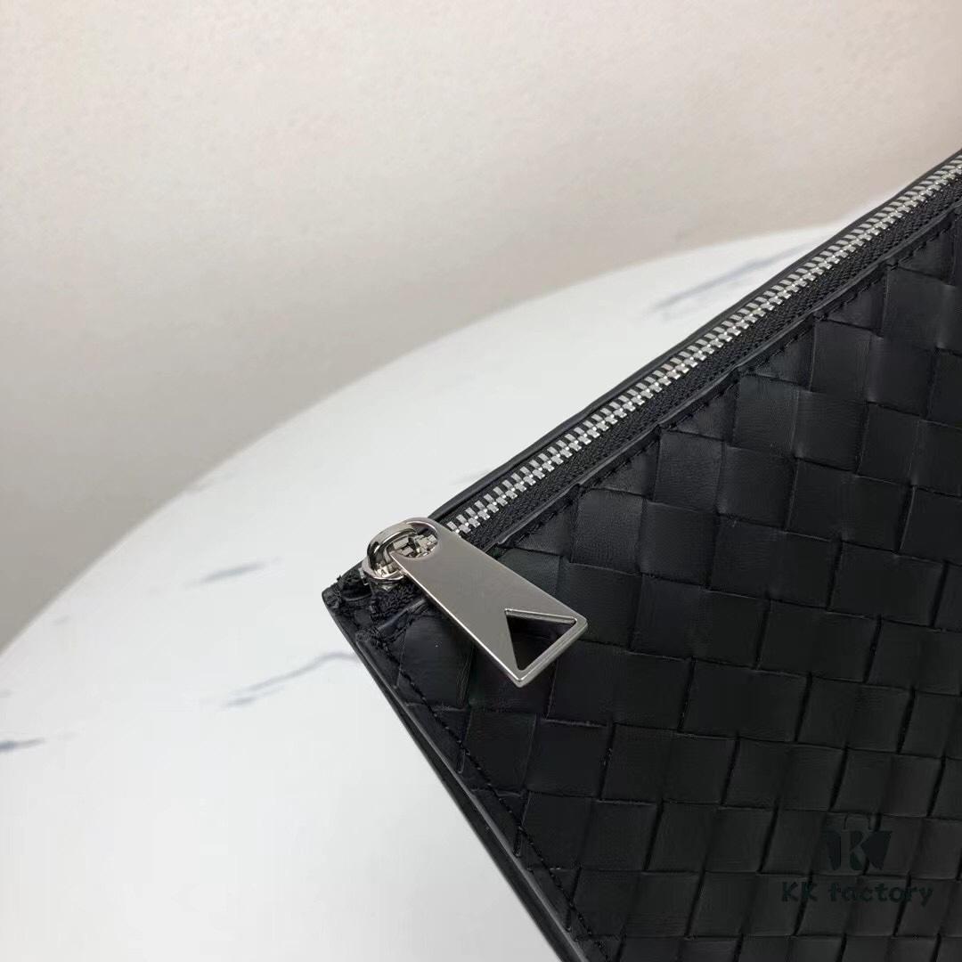 New Woven Vertical Clutch Bag, Featuring BV-Inspired Braided Design, Minimalist and Elegant, Made of Soft Cowhide Leather