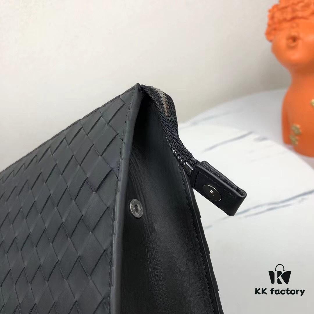 New Woven Vertical Clutch Bag, Featuring BV-Inspired Braided Design, Minimalist and Elegant, Made of Soft Cowhide Leather