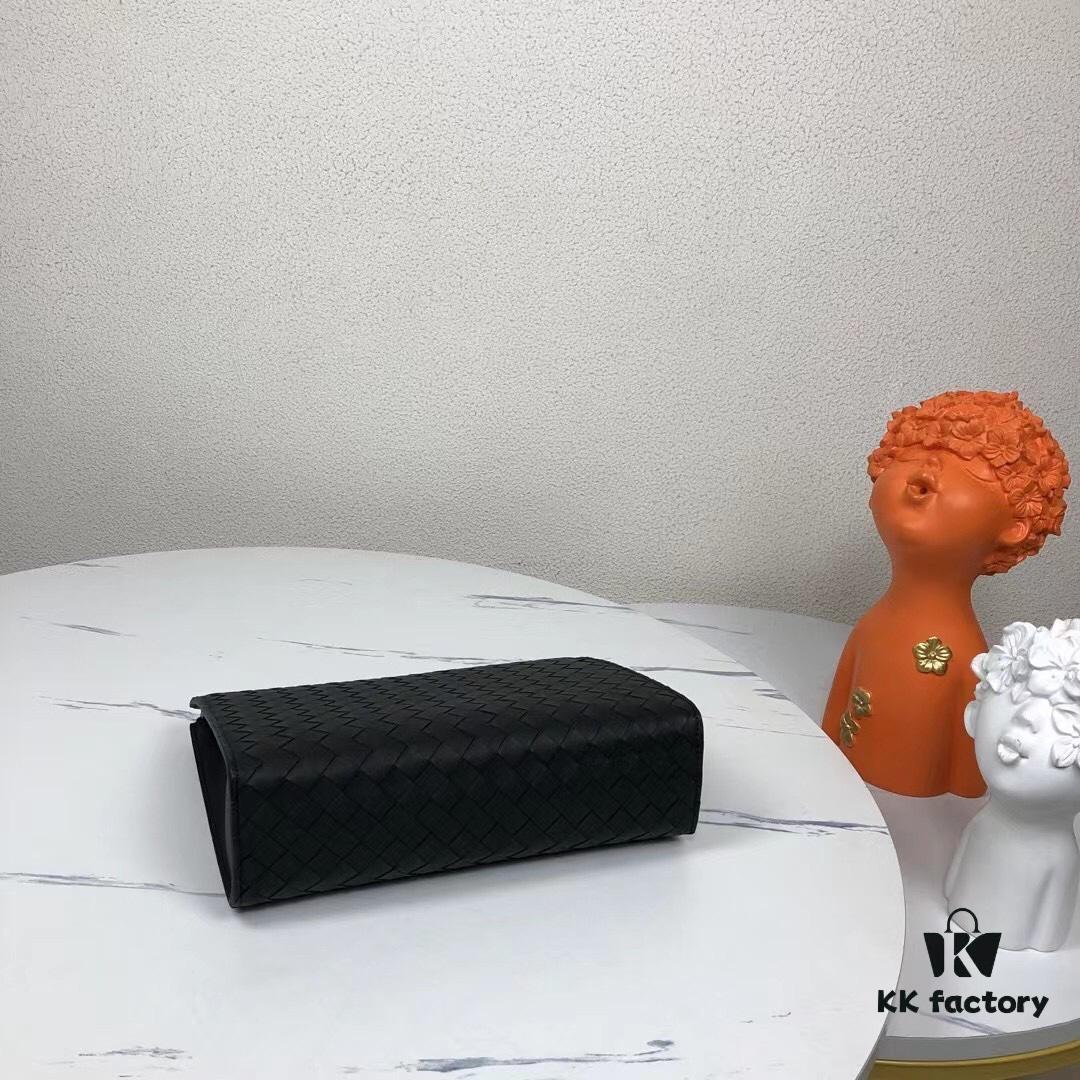 New Woven Vertical Clutch Bag, Featuring BV-Inspired Braided Design, Minimalist and Elegant, Made of Soft Cowhide Leather