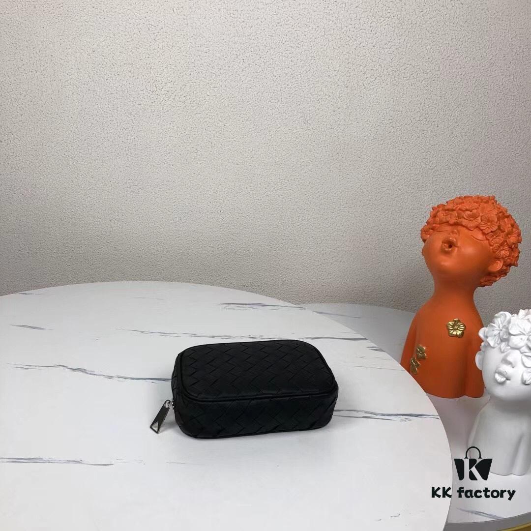 Latest BV Official Website BOTTEGA: Premium Waxed Calfskin Handbag, Italian Craftsmanship, Exquisite Hardware, Unique Design