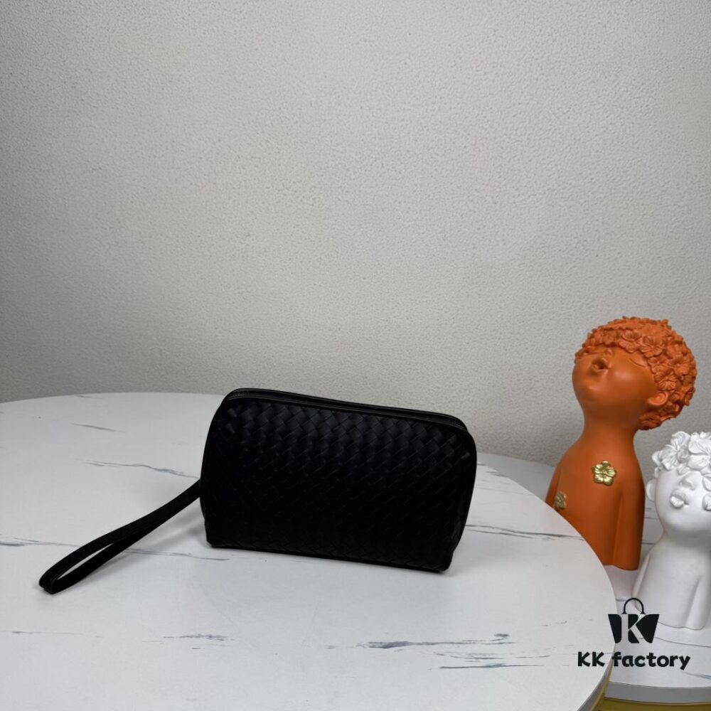 BV 💝💝 Top-Grade Waxed Cowhide Leather, Unique Design Style Perfectly Exquisite! Endless Fashion [Strong][Strong] The Texture and [Victory] Craftsmanship Are Impeccable, One-of-a-Kind, Elegant with Substance. All Materials Carefully Selected and Thoughtfully Prepared 🙏. Top-Tier Handcraft, Comparable to Boutique Quality, the First Choice for Connoisseurs. ‼️ Focused on High-End. Model: 833#, Color: Black, Size: 26-14-5cm