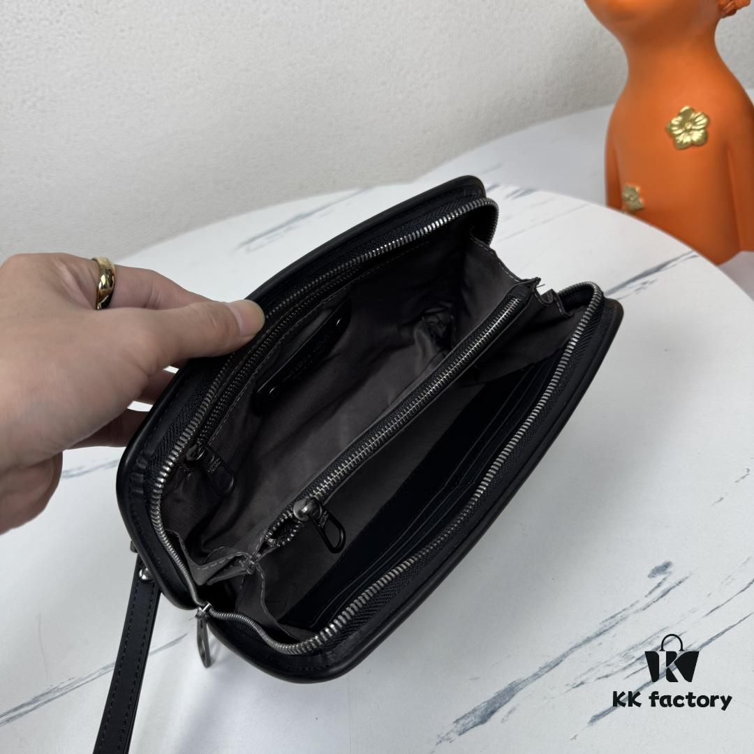 BV 💝💝 Top-Grade Waxed Cowhide Leather, Unique Design Style Perfectly Exquisite! Endless Fashion [Strong][Strong] The Texture and [Victory] Craftsmanship Are Impeccable, One-of-a-Kind, Elegant with Substance. All Materials Carefully Selected and Thoughtfully Prepared 🙏. Top-Tier Handcraft, Comparable to Boutique Quality, the First Choice for Connoisseurs. ‼️ Focused on High-End. Model: 833#, Color: Black, Size: 26-14-5cm