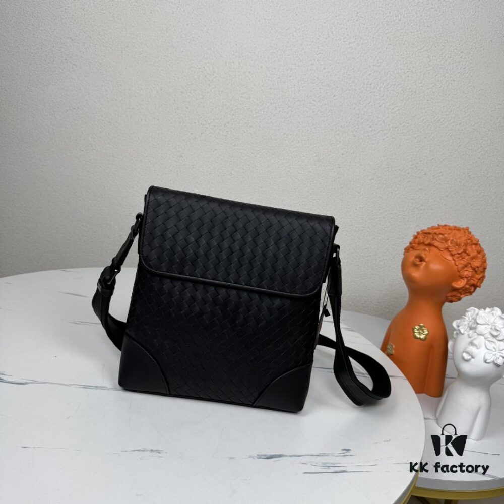 BV Latest Men's Shoulder Bag Original Quality Top-Grade Waxed Calfskin 832# Black 26x24x4cm