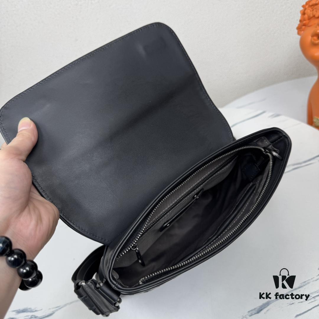 BV Latest Men's Shoulder Bag Original Quality Top-Grade Waxed Calfskin 832# Black 26x24x4cm