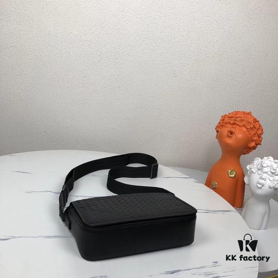 BV Woven Messenger Bag 🌿 New Hot Item