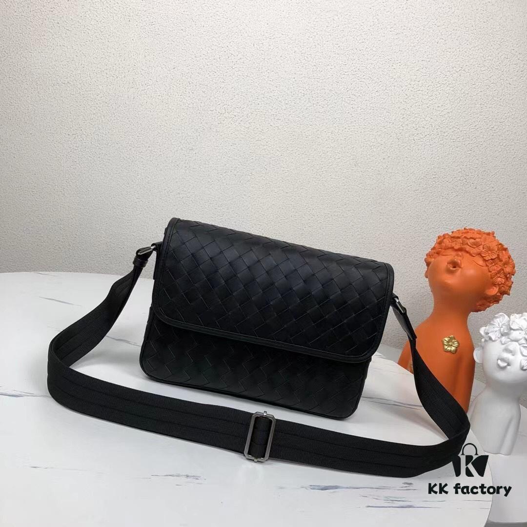 BV Woven Messenger Bag 🌿 New Hot Item