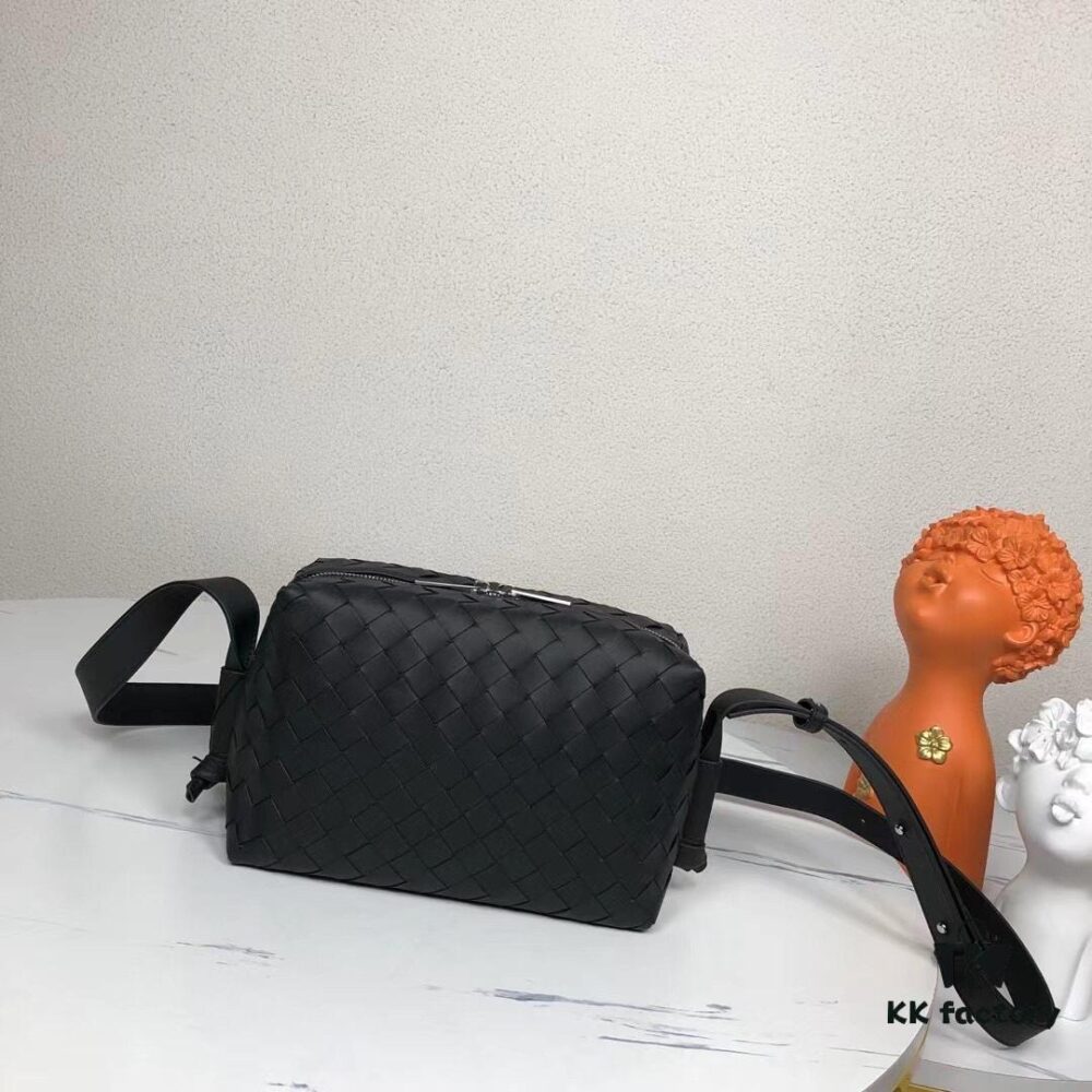 BV Latest Men's Shoulder Bag, Premium Full-Grain Calfskin, Original Quality, Website Synchronized Release