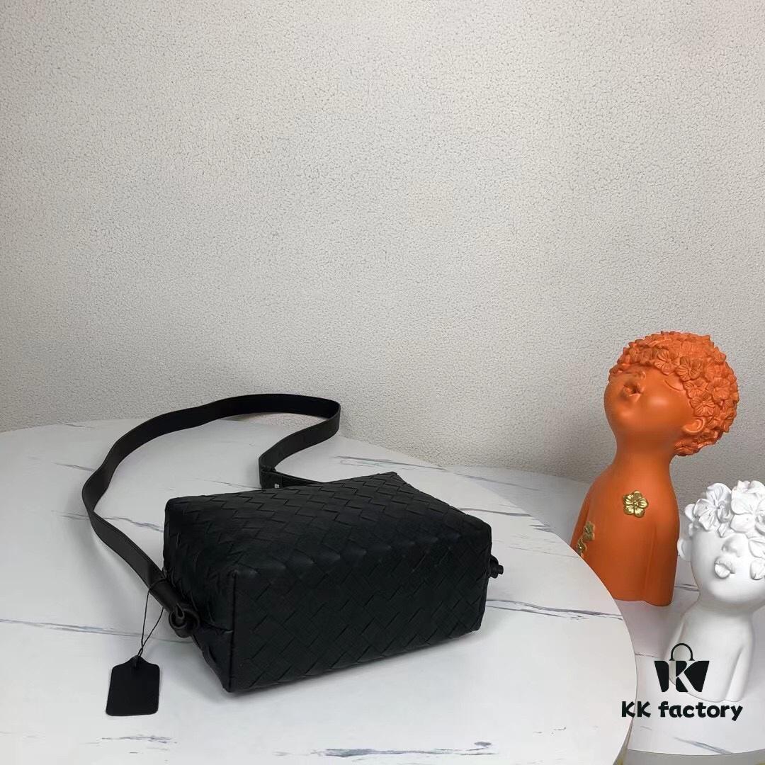 BV Latest Men's Shoulder Bag, Premium Full-Grain Calfskin, Original Quality, Website Synchronized Release