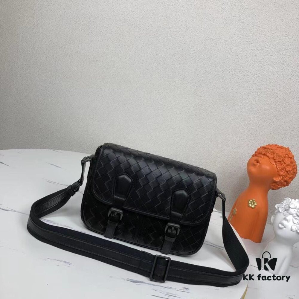 BV Woven Messenger Bag 🌿 New Hot Item