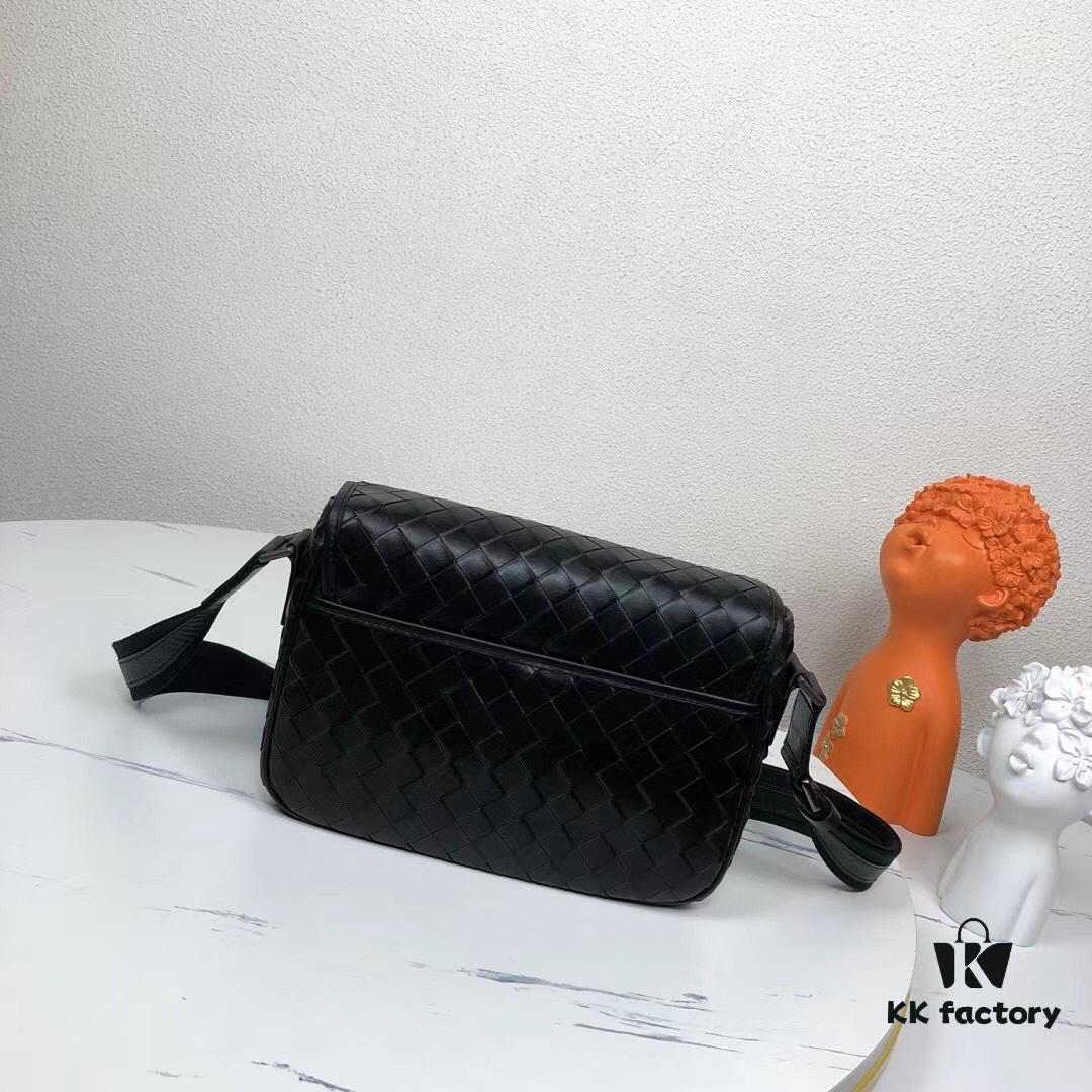 BV Woven Messenger Bag 🌿 New Hot Item