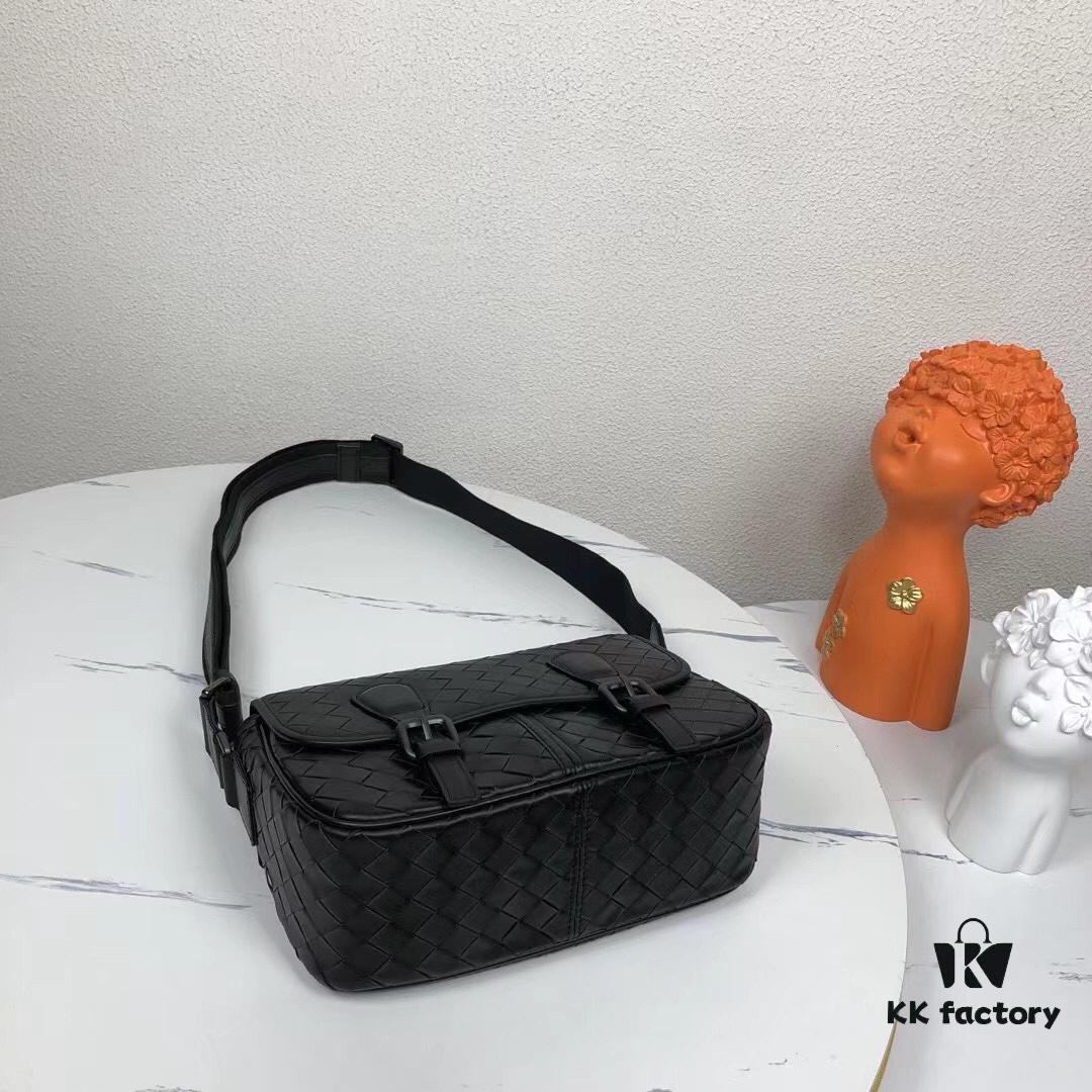 BV Woven Messenger Bag 🌿 New Hot Item