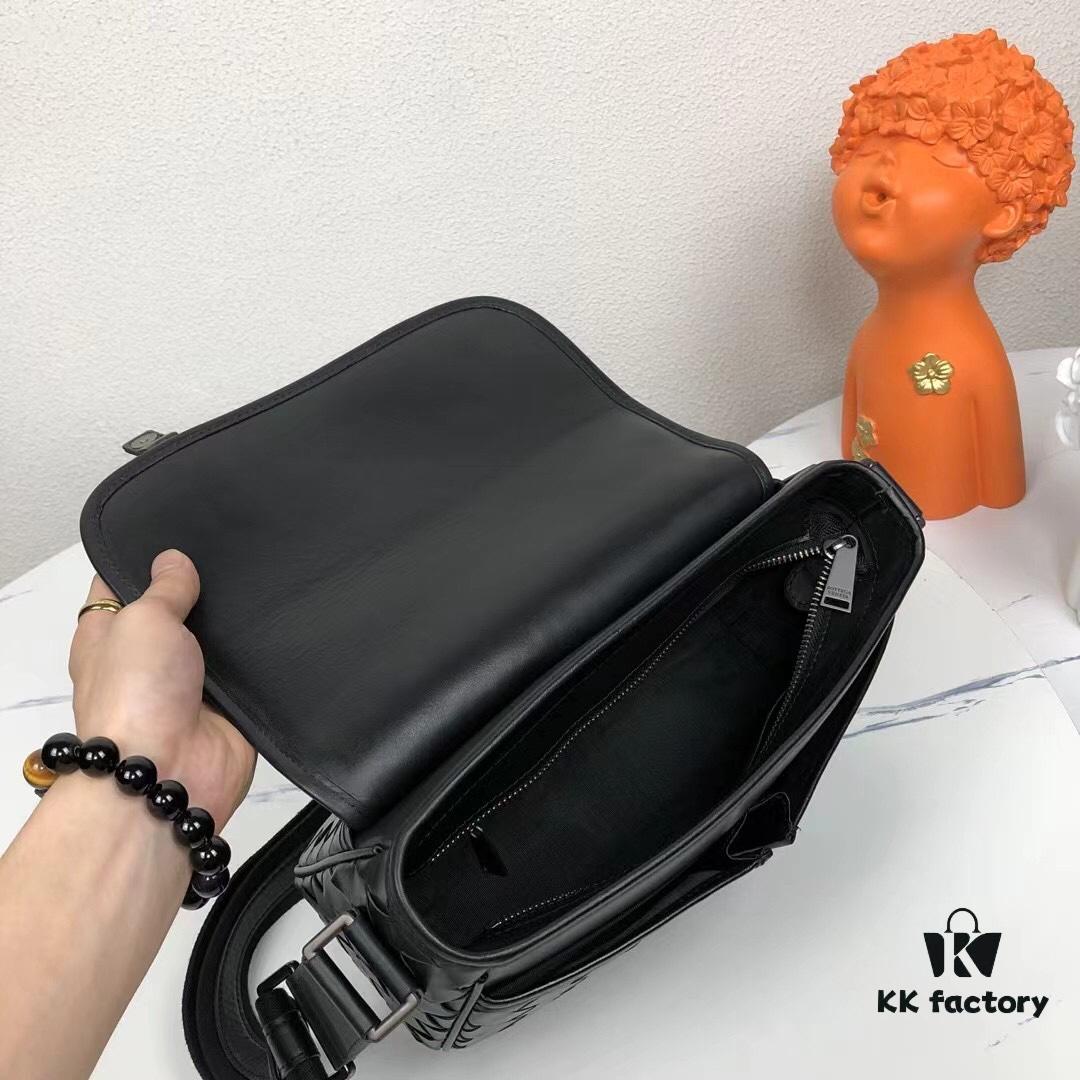 BV Woven Messenger Bag 🌿 New Hot Item