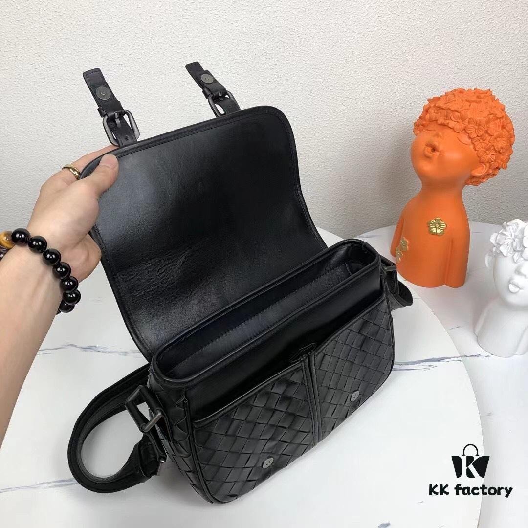 BV Woven Messenger Bag 🌿 New Hot Item