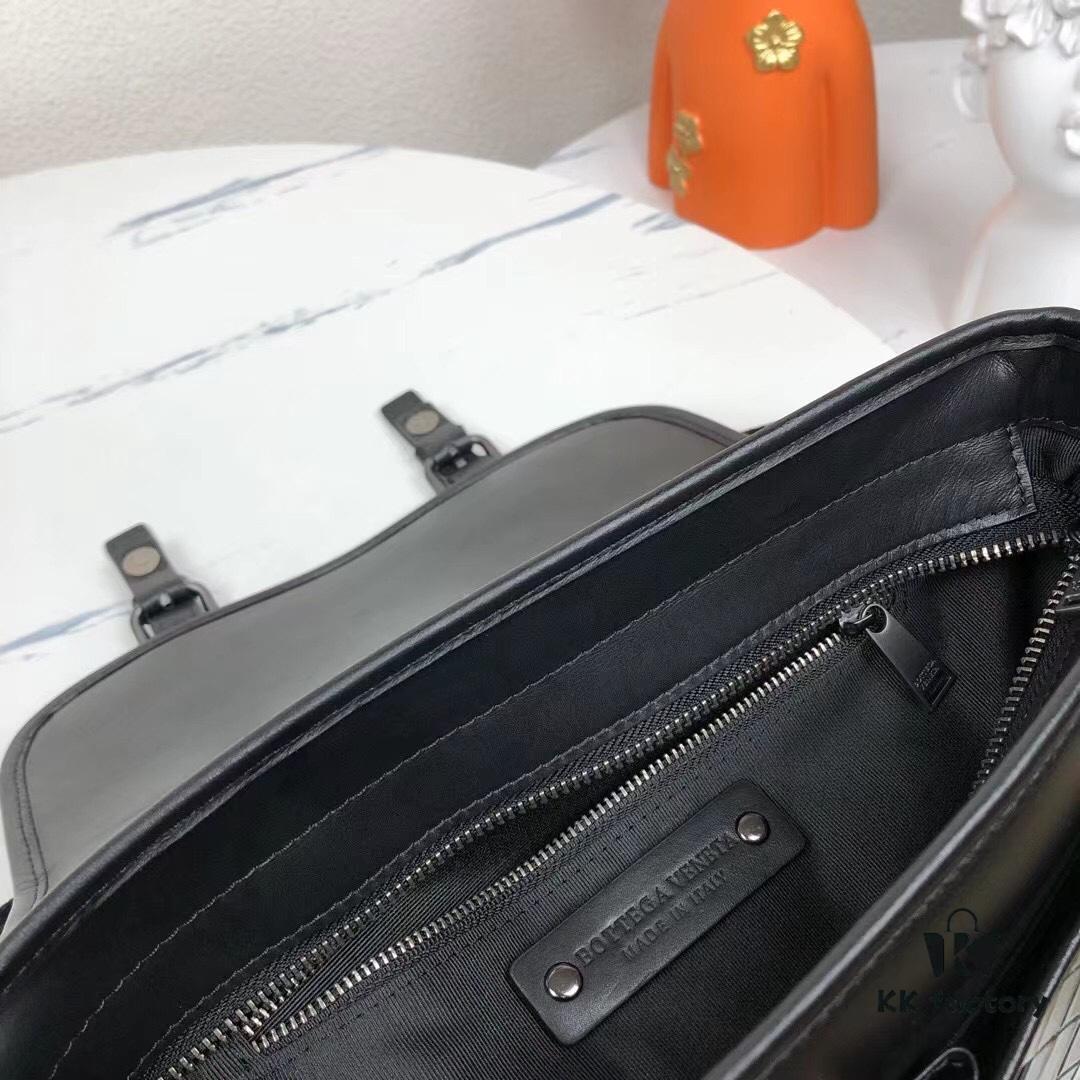 BV Woven Messenger Bag 🌿 New Hot Item