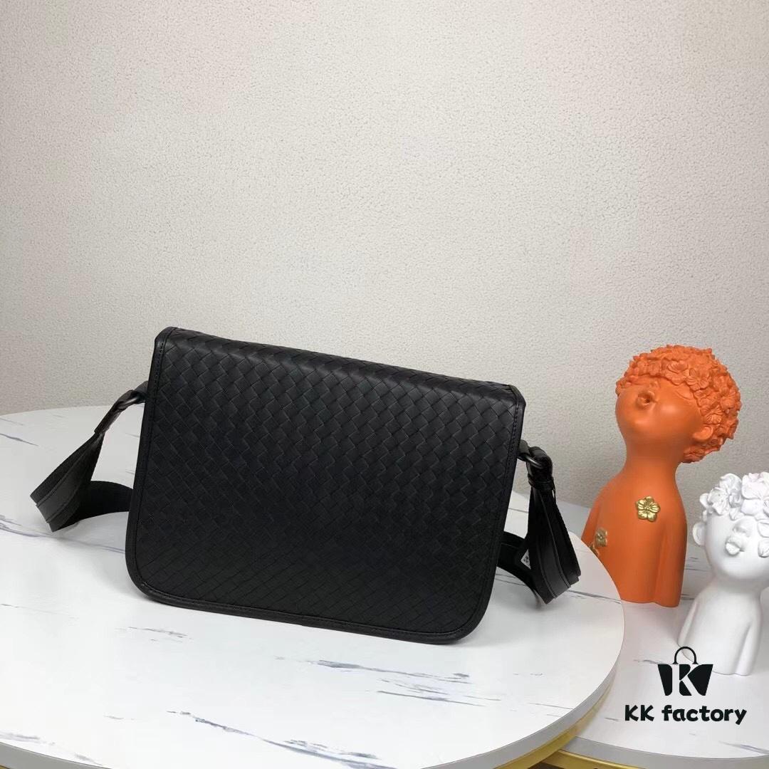 BV Woven Messenger Bag 🌿 New Hot Item