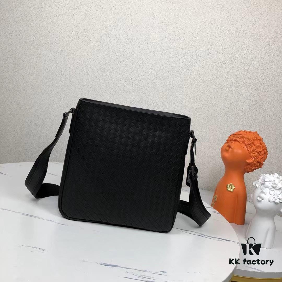 BV Latest Men's Shoulder Bag Top-Quality Original Order Product Website Synchronized Premium Top-Grade Waxed Calfskin Soft and Comfortable to Touch Original Store Hardware Unique Design Exquisite Craftsmanship Elegant and Sophisticated High-End and Refined