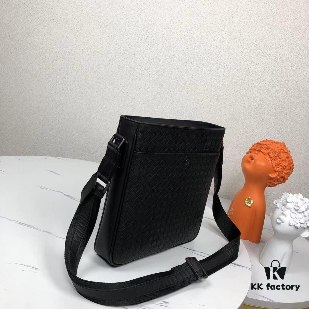 BV Latest Men's Shoulder Bag Top-Quality Original Order Product Website Synchronized Premium Top-Grade Waxed Calfskin Soft and Comfortable to Touch Original Store Hardware Unique Design Exquisite Craftsmanship Elegant and Sophisticated High-End and Refined