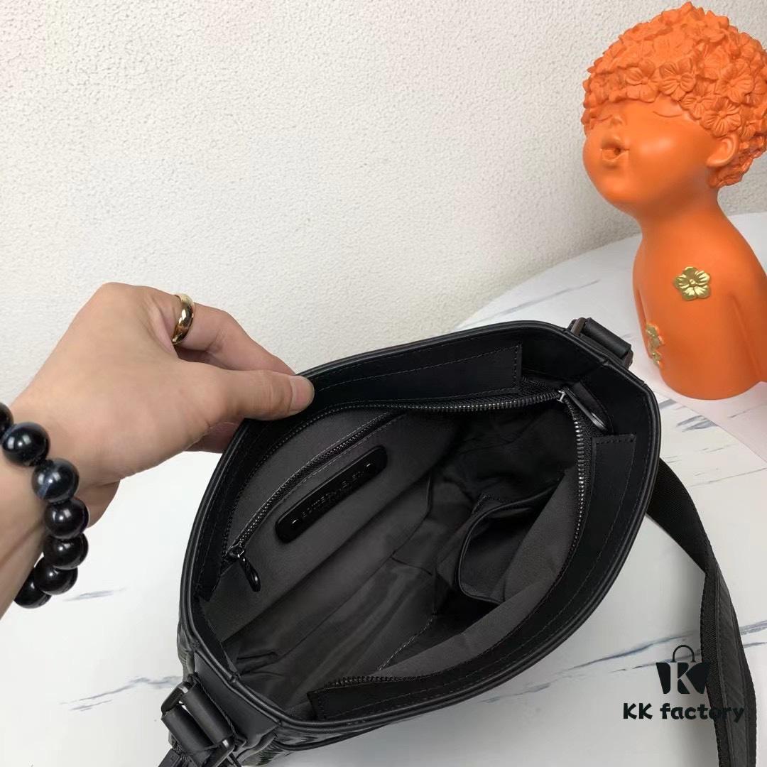 BV Latest Men's Shoulder Bag Top-Quality Original Order Product Website Synchronized Premium Top-Grade Waxed Calfskin Soft and Comfortable to Touch Original Store Hardware Unique Design Exquisite Craftsmanship Elegant and Sophisticated High-End and Refined