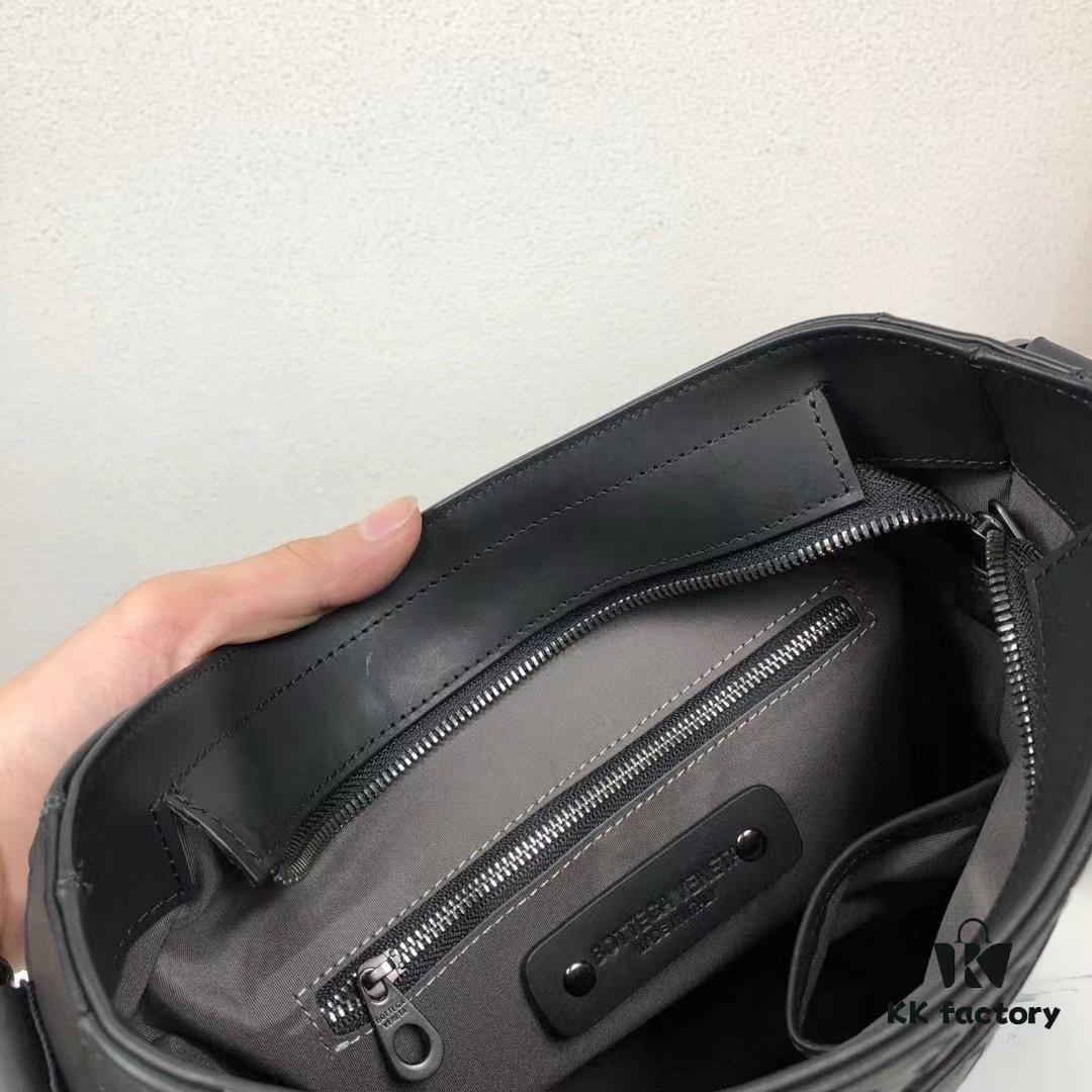 BV Latest Men's Shoulder Bag Top-Quality Original Order Product Website Synchronized Premium Top-Grade Waxed Calfskin Soft and Comfortable to Touch Original Store Hardware Unique Design Exquisite Craftsmanship Elegant and Sophisticated High-End and Refined