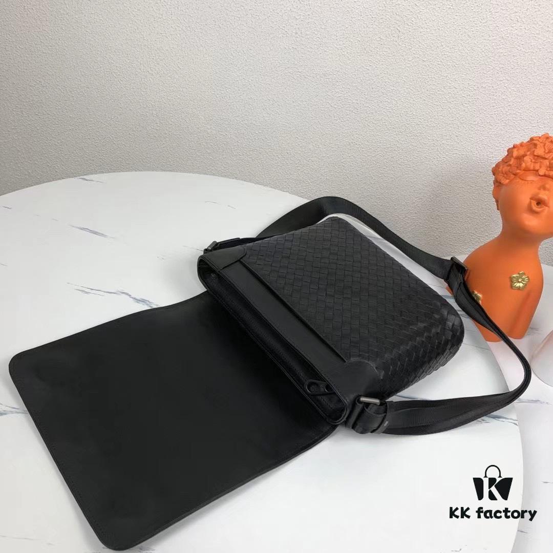 BV Woven Messenger Bag 🌿 New Arrival Bestseller