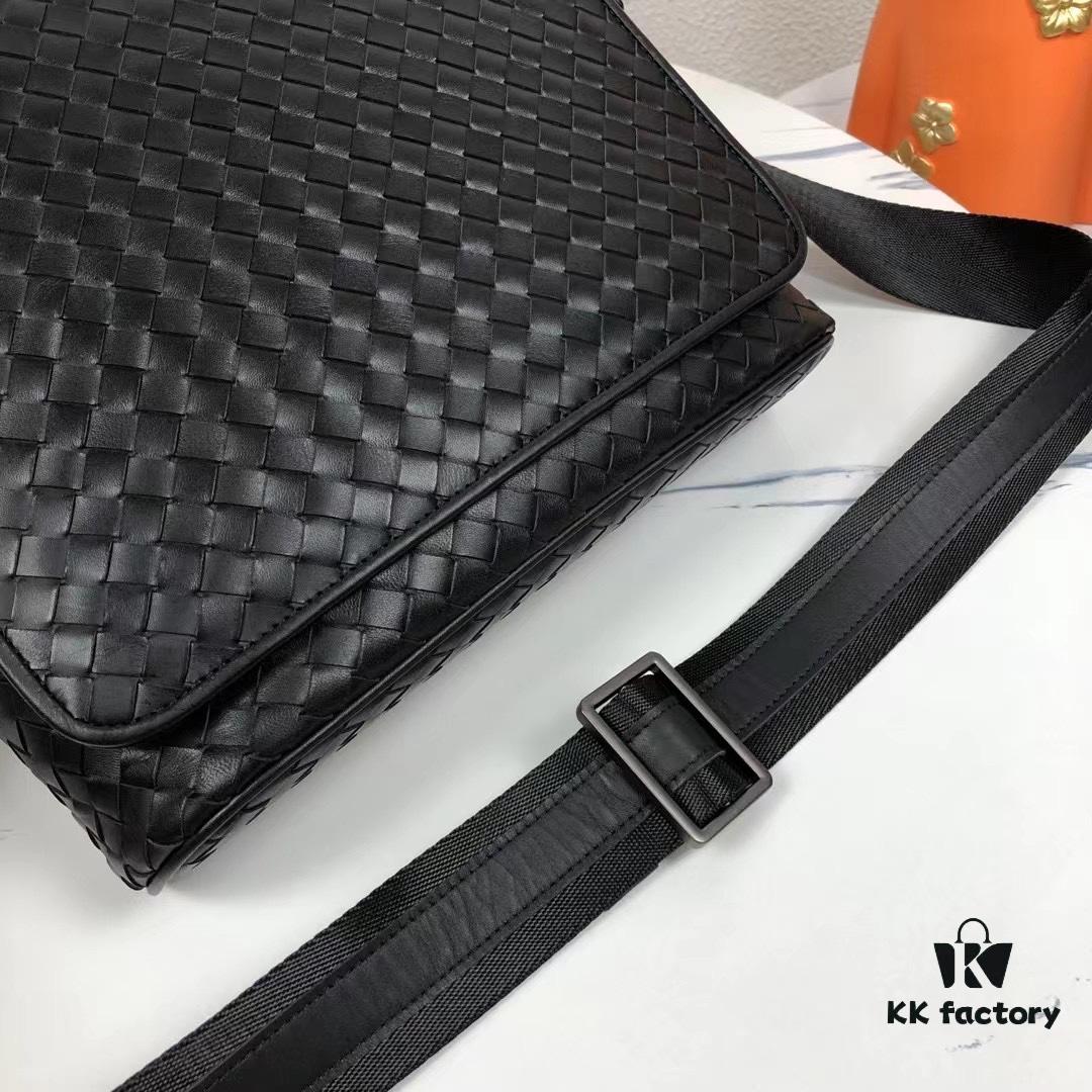 BV Woven Messenger Bag 🌿 New Arrival Bestseller