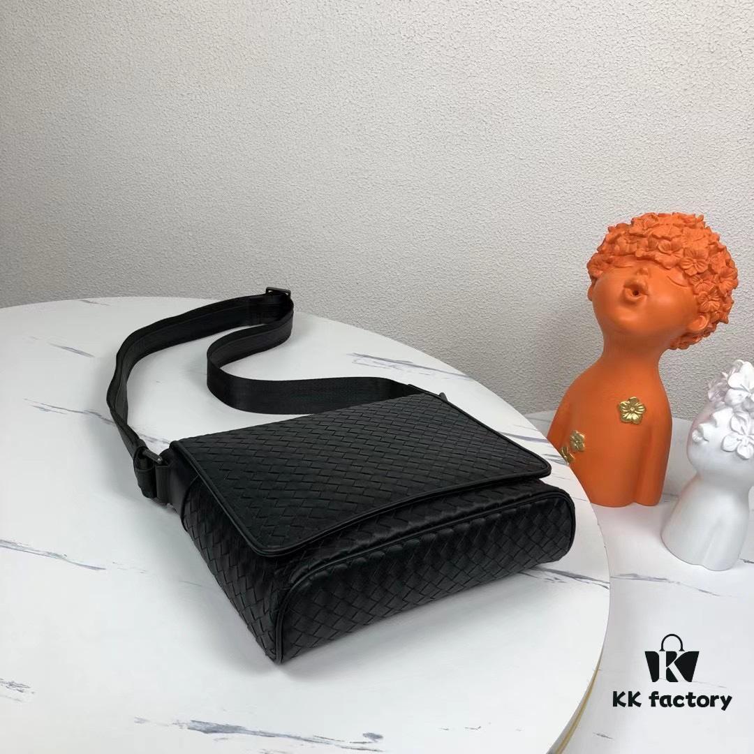 BV Woven Messenger Bag 🌿 New Arrival Bestseller