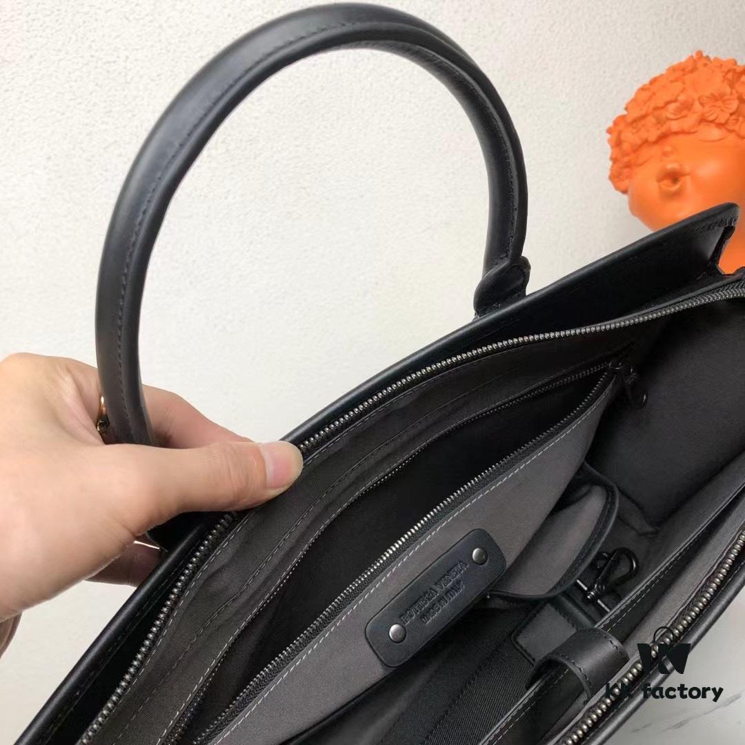 Bottega Veneta Original Men's Briefcase - Handwoven Italian Wax-Cowhide Leather