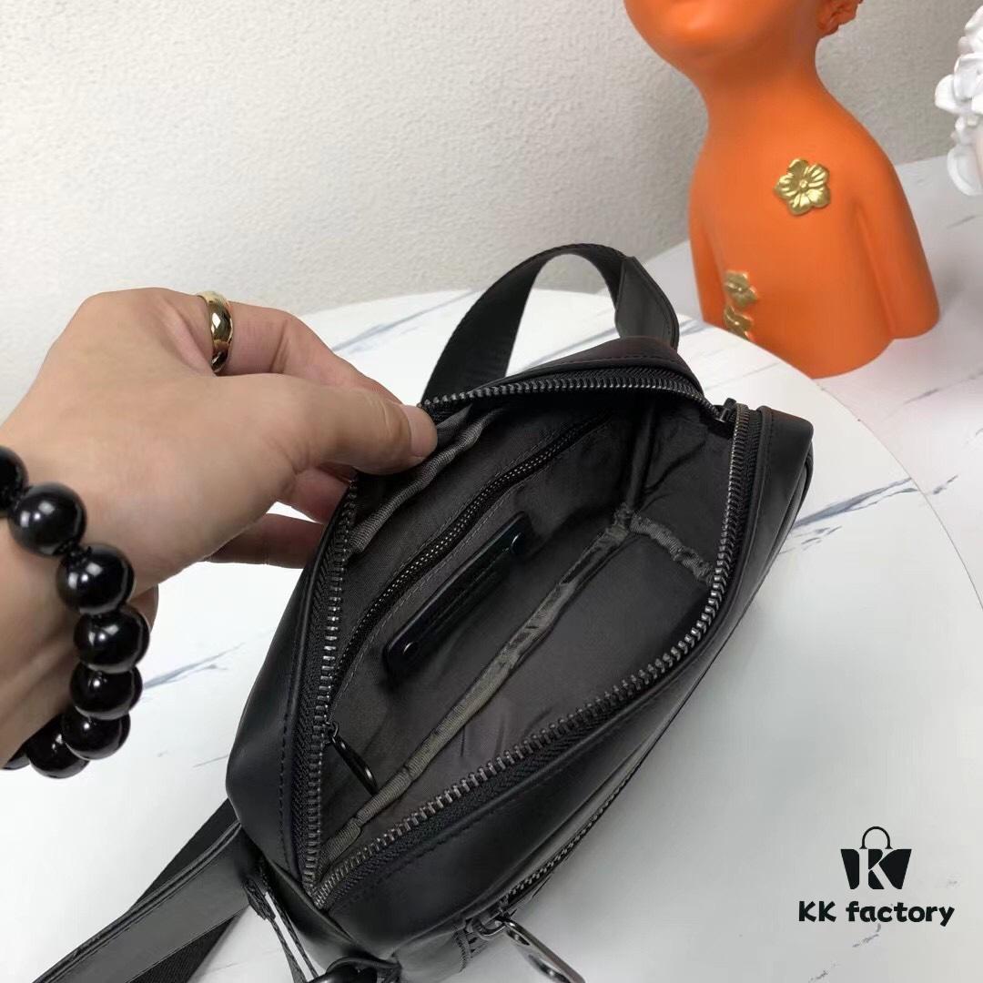 Bv Counter Model Waist Bag Made of Imported Waxed Cowhide Leather