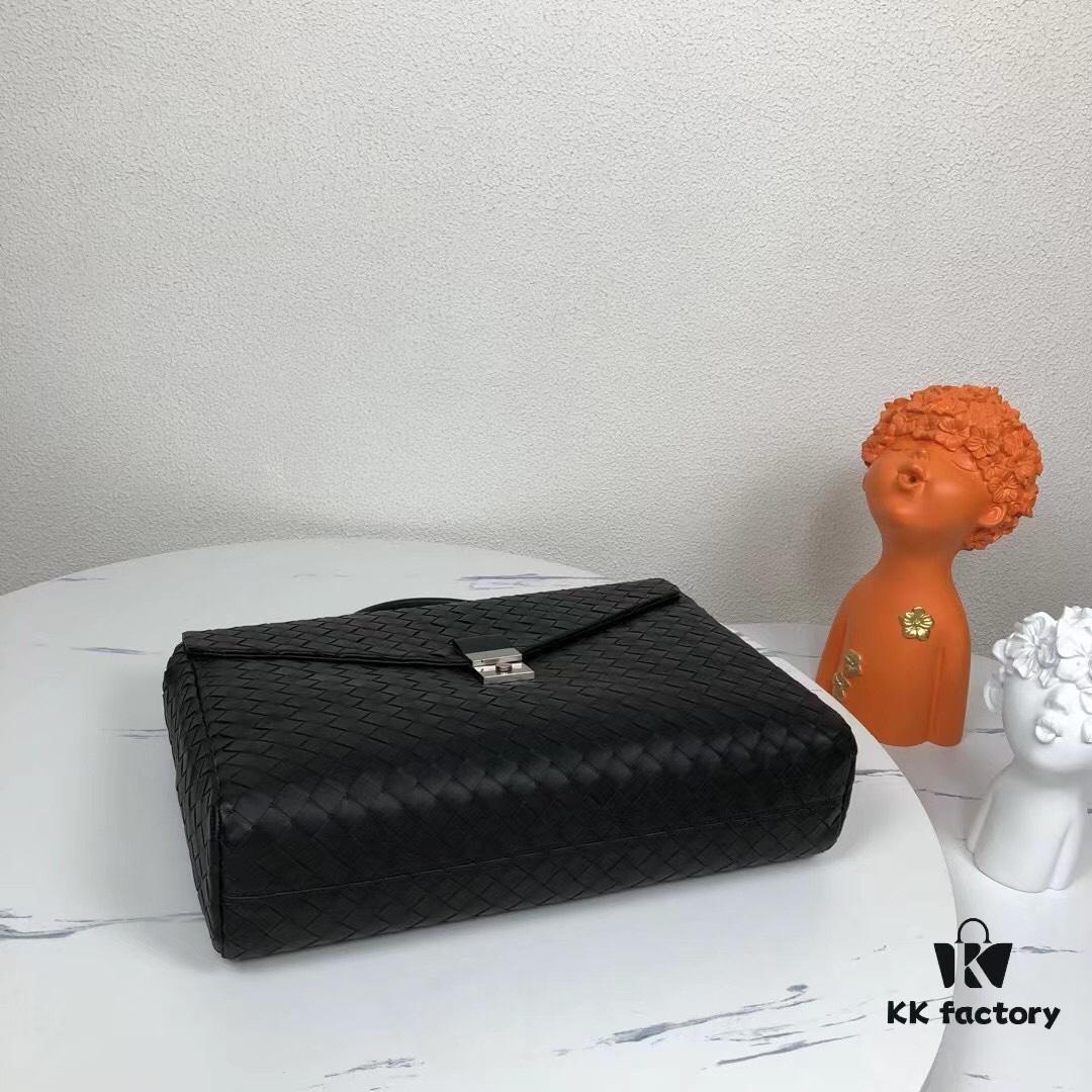 BV Large-Capacity Authentic Overseas Stock Top-Quality Cabinet-Synchronized Item, Premium Waxed Calfskin with Original Cabinet Hardware, Unique Design Exuding Perfection