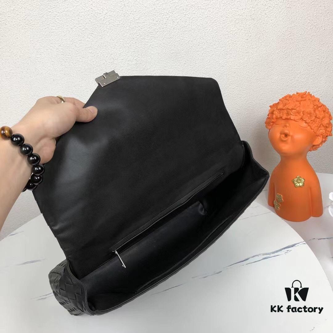 BV Large-Capacity Authentic Overseas Stock Top-Quality Cabinet-Synchronized Item, Premium Waxed Calfskin with Original Cabinet Hardware, Unique Design Exuding Perfection