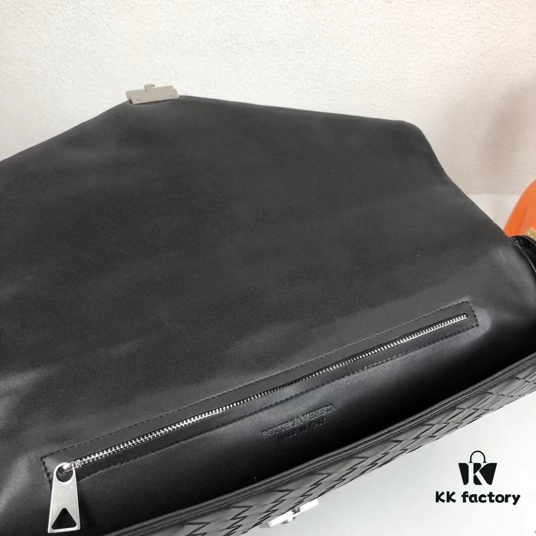 BV Large-Capacity Authentic Overseas Stock Top-Quality Cabinet-Synchronized Item, Premium Waxed Calfskin with Original Cabinet Hardware, Unique Design Exuding Perfection