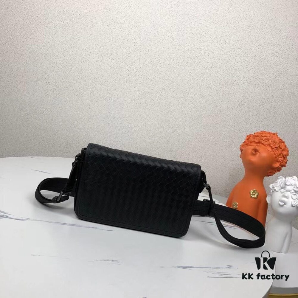 BV Woven Messenger Bag 🌿 Hot New Arrival