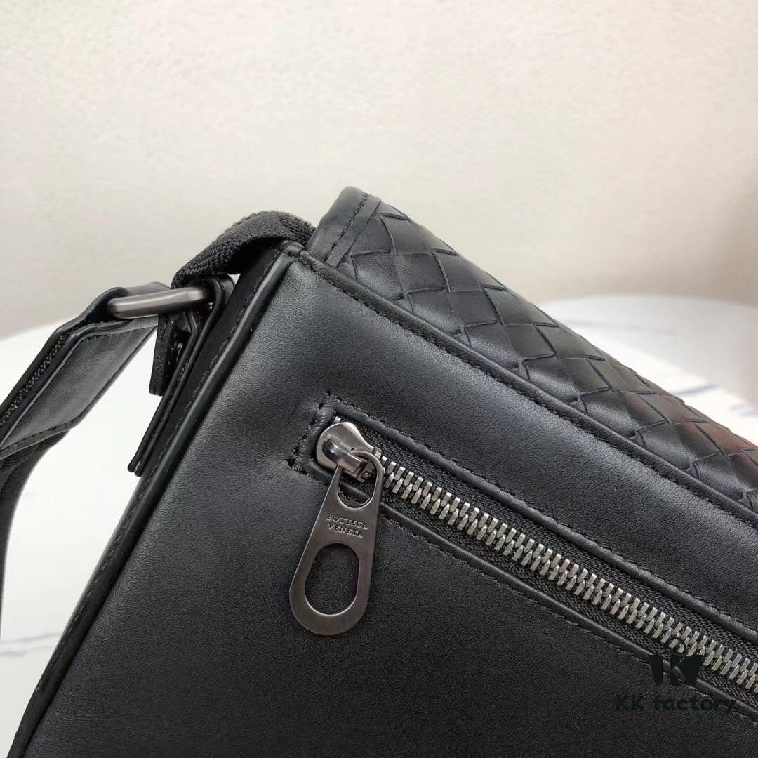 BV Woven Messenger Bag 🌿 Hot New Arrival