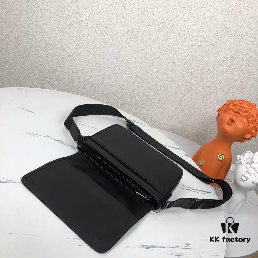 BV Woven Messenger Bag 🌿 Hot New Arrival