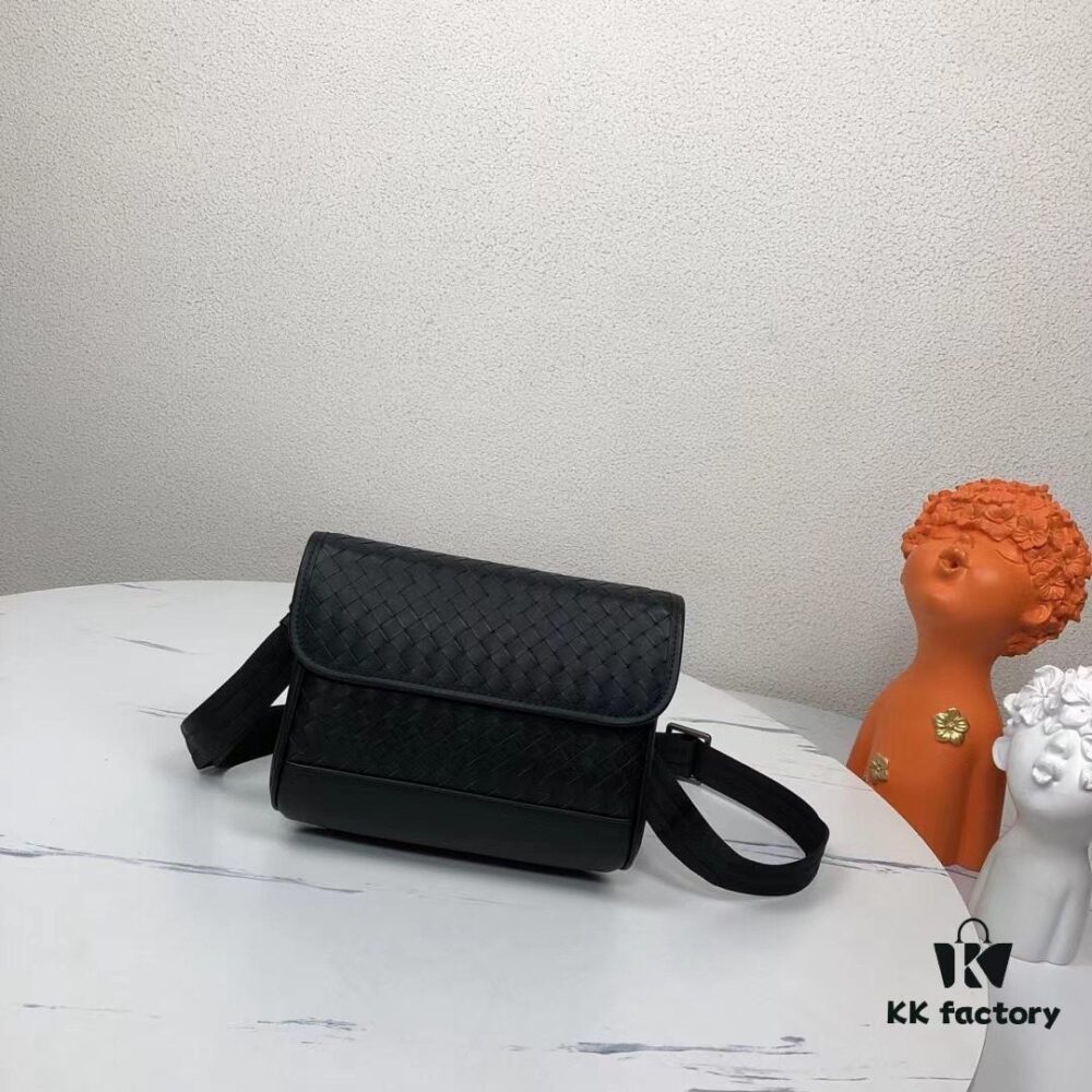 BV Top Official Website Bestseller Minimalist Stylish Men's Small Crossbody Bag / Phone Pouch New Arrival Original Production High-End Quality Fashionable and Casual European and American Designer Masterpiece Perfect Craftsmanship