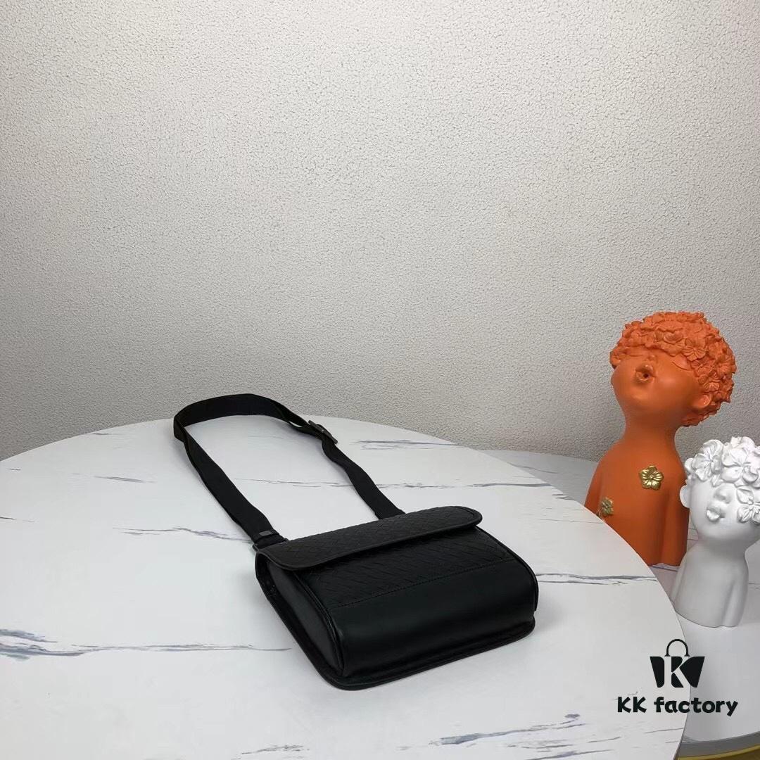 BV Top Official Website Bestseller Minimalist Stylish Men's Small Crossbody Bag / Phone Pouch New Arrival Original Production High-End Quality Fashionable and Casual European and American Designer Masterpiece Perfect Craftsmanship