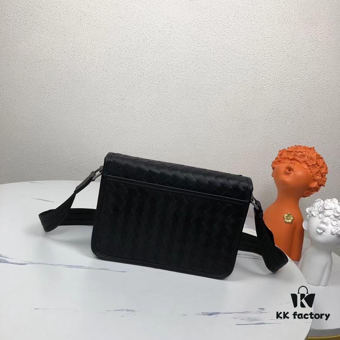 BV Woven Messenger Bag 🌿 New Hot Item